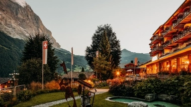 Hotel garden at dusk with a view of the mountains