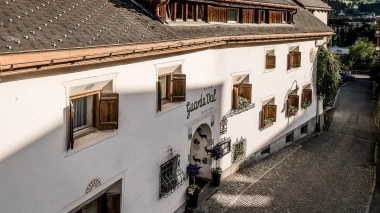 Exterior view of the façade of the GuardaVal boutique hotel in Engadin