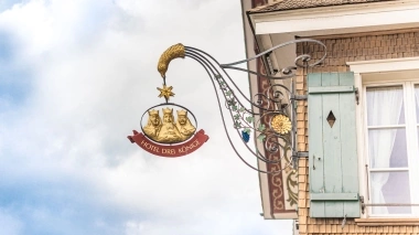 Beautifully decorated nameplate on a house wall