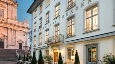 Aussenansicht vom Hotel bei Abendstimmung