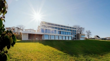 Aussenansicht des Hauses mit gepflegter Fassade