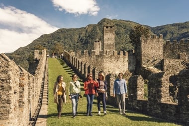 Reisegruppe im Castelgrande, Bellinzona