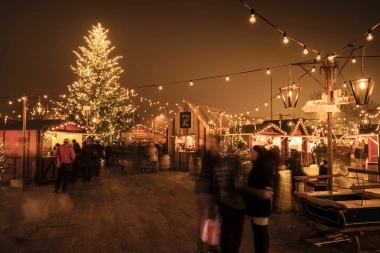 Christmas market at Sechseläutenplatz in Zurich with lights and a festively decorated Christmas tree.